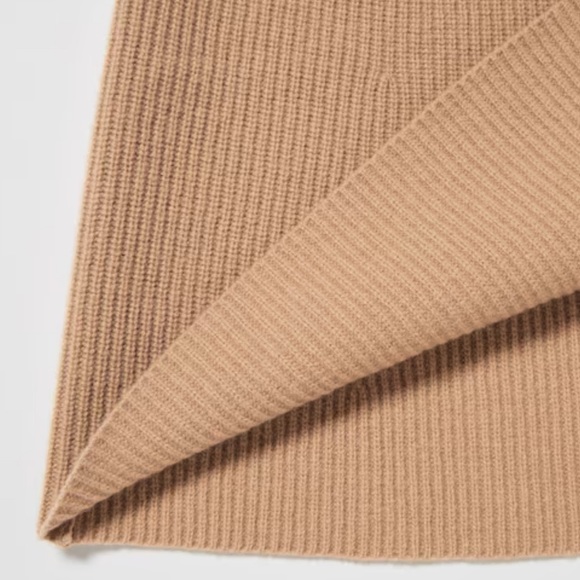 Uniqlo Premium Lambswool Mini Skirt - Picture 3 of 8